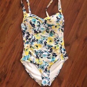 Nip Tuck Floral one piece swimsuit, ruched size 6
